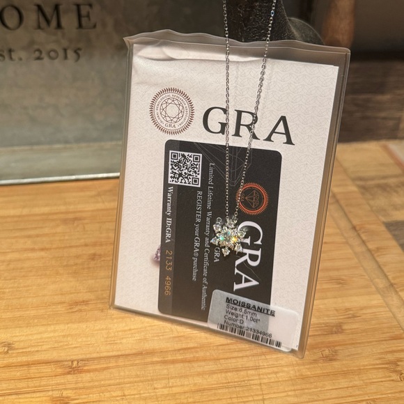 #144 Over ctw stunning station snowflake necklace